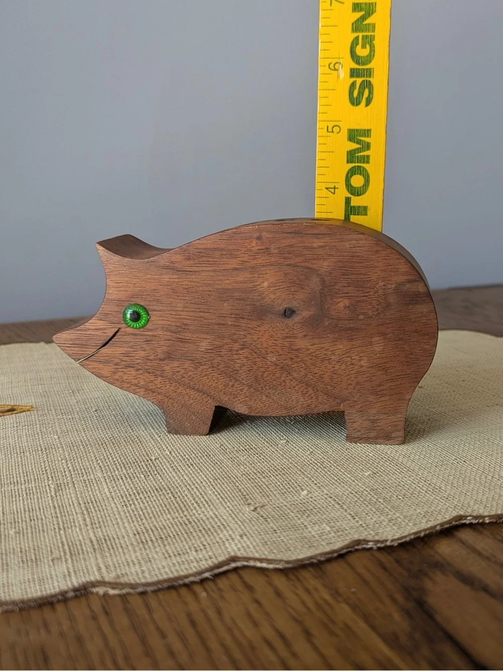 Vintage Hand-carved Wooden Walnut Green-eyed Pig Pencil Holder Desk Organizer 🐷